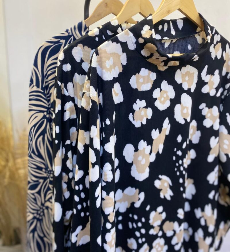 Buzo Oversize con Flores - Imagen 2